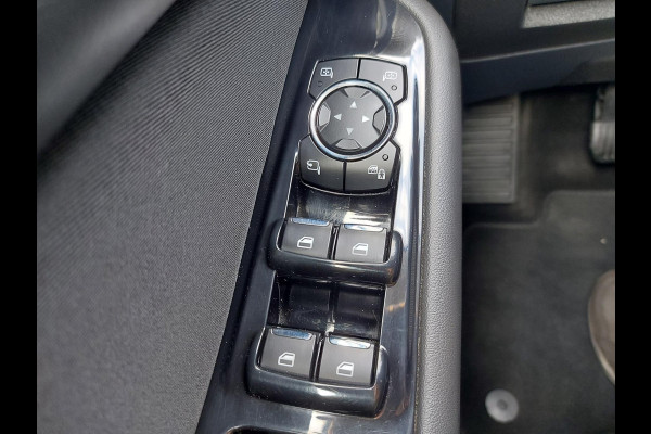 Ford S-Max 1.5 Titanium, airco,trekhaak,navigatie,stoelverwarming,parkeersensoren,