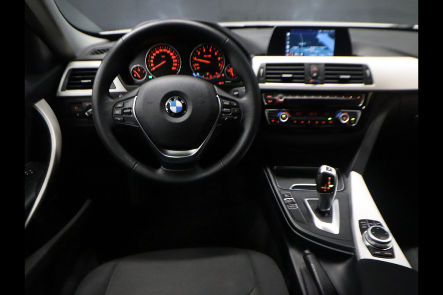 BMW 3 Serie 318i Executive [LED, NAVIGATIE, CRUISE CONTROL, CLIMATE CONTROL, PDC ACHTER, BLUETOOTH TELEFOONVOORBEREIDING, NAVIGATIE, NIEUWSTAAT]