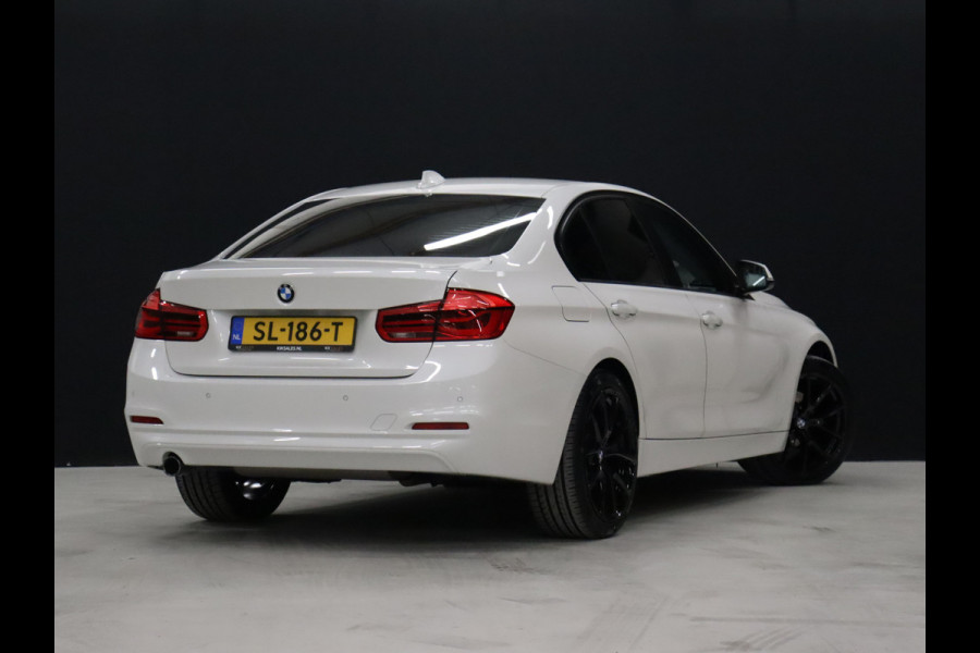 BMW 3 Serie 318i Executive [LED, NAVIGATIE, CRUISE CONTROL, CLIMATE CONTROL, PDC ACHTER, BLUETOOTH TELEFOONVOORBEREIDING, NAVIGATIE, NIEUWSTAAT]