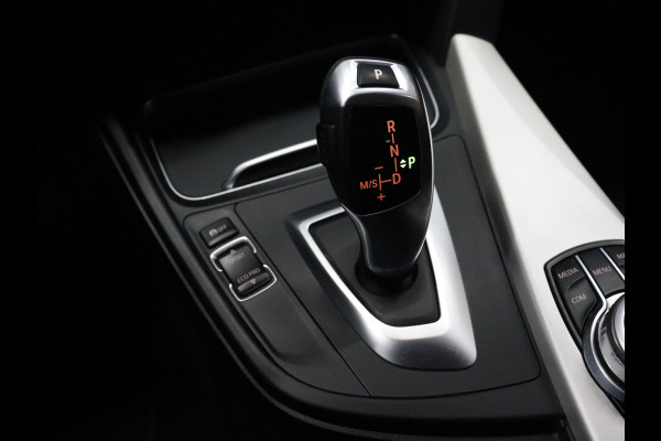 BMW 3 Serie 318i Executive [LED, NAVIGATIE, CRUISE CONTROL, CLIMATE CONTROL, PDC ACHTER, BLUETOOTH TELEFOONVOORBEREIDING, NAVIGATIE, NIEUWSTAAT]