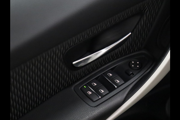 BMW 3 Serie 318i Executive [LED, NAVIGATIE, CRUISE CONTROL, CLIMATE CONTROL, PDC ACHTER, BLUETOOTH TELEFOONVOORBEREIDING, NAVIGATIE, NIEUWSTAAT]