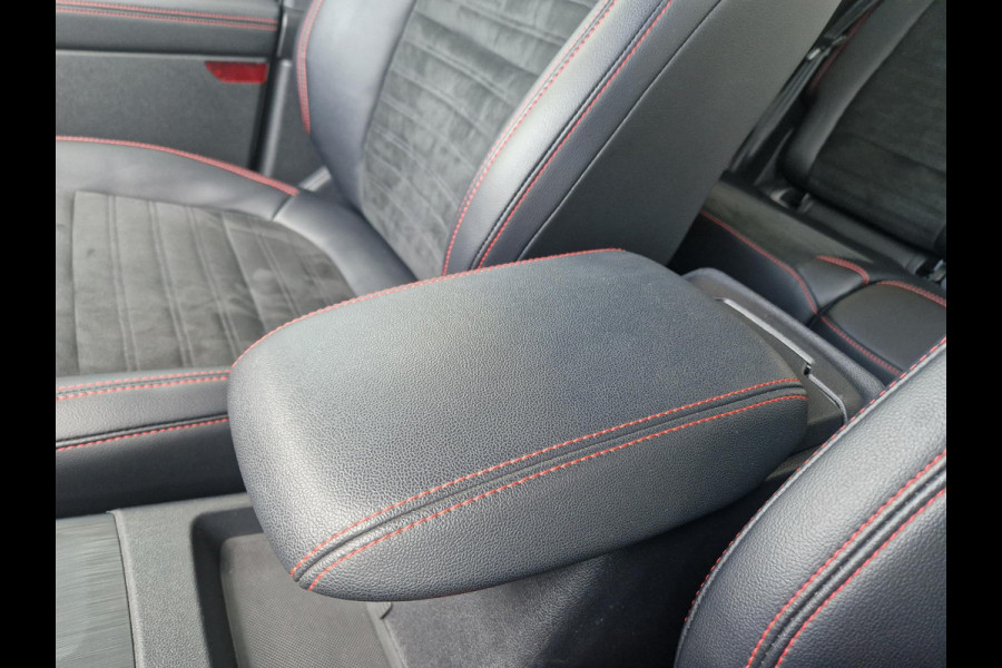 Ford Kuga 2.5 PHEV ST-Line X | Wegklapbare Trekhaak (Elektrisch bedienbaar | 19 inch velgen| Adaptive cruise control | Winter Pack | Dode hoek | Camera voor en achter