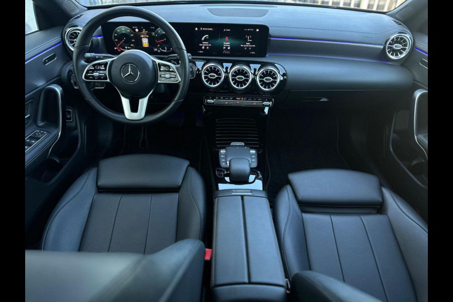 Mercedes-Benz CLA-Klasse Shooting Brake 180 Business Solution Luxury, panoramadak, leder, sfeerverlichting, 1e eigenaar, nl nap