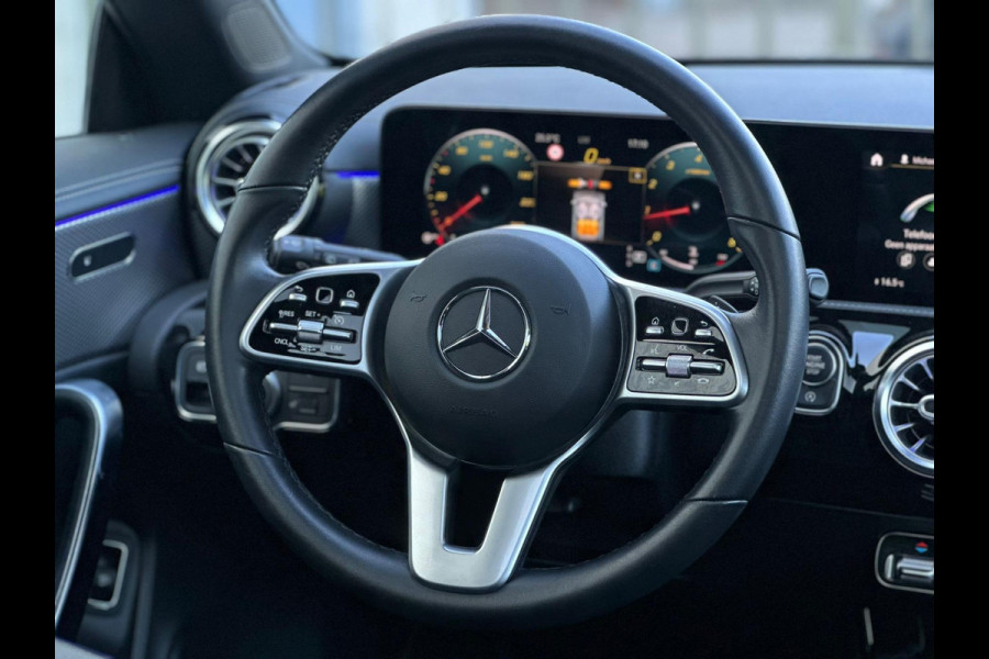 Mercedes-Benz CLA-Klasse Shooting Brake 180 Business Solution Luxury, panoramadak, leder, sfeerverlichting, 1e eigenaar, nl nap