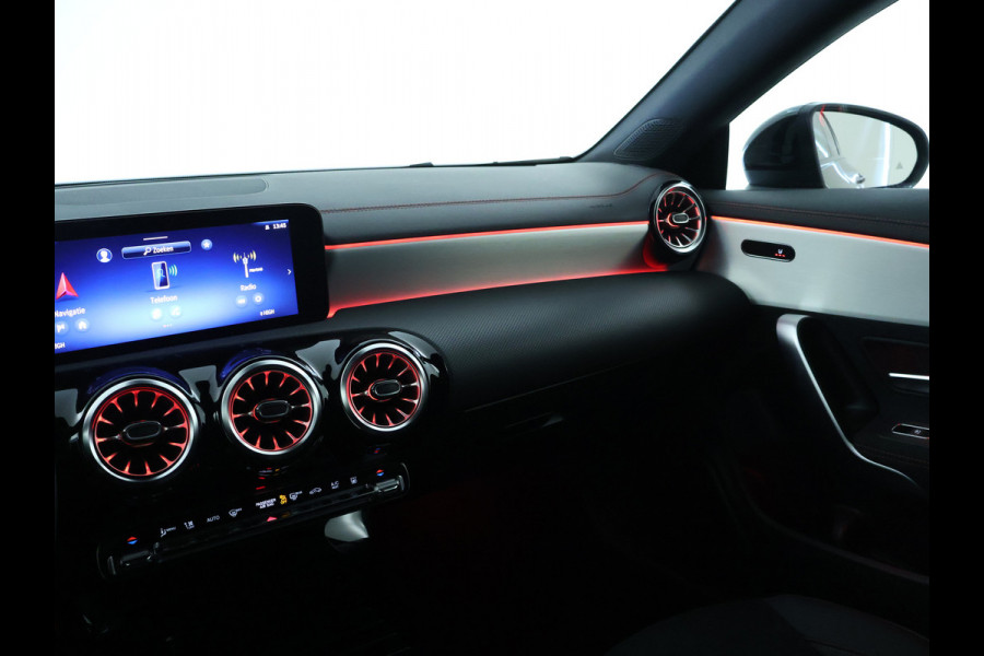 Mercedes-Benz CLA-Klasse Shooting Brake 250 e AMG Plug-In Hybride | 5 spaaks lichtmetalen velgen | Navigatie | Wide screen | Parking support met camera achter | Inclusief 24 maanden Mercedes-Benz Certified garantie voor Europa.