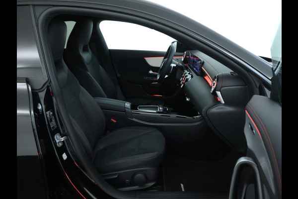 Mercedes-Benz CLA-Klasse Shooting Brake 250 e AMG Plug-In Hybride | 5 spaaks lichtmetalen velgen | Navigatie | Wide screen | Parking support met camera achter | Inclusief 24 maanden Mercedes-Benz Certified garantie voor Europa.
