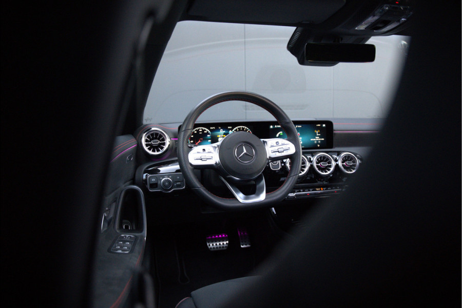 Mercedes-Benz CLA-Klasse Shooting Brake 250 e AMG Line | Panoramadak | Stoelverwarming | Cruise Control | Camera | Apple Carplay | Ambiance Verlichting | Night Pakket | Keyless | Dealer Onderhouden | Dodehoekdetectie