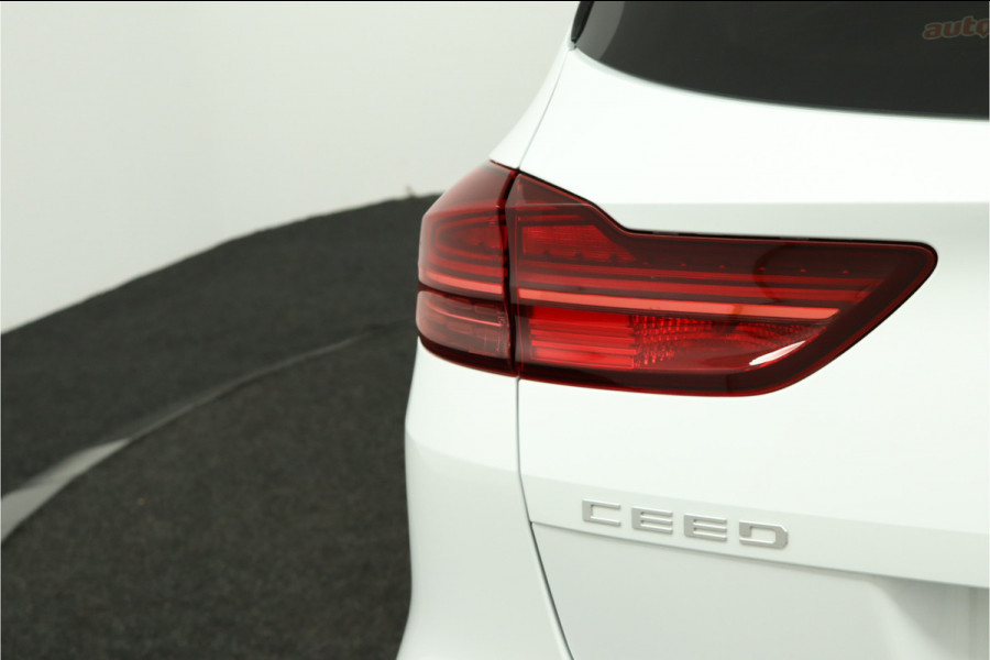 Kia Ceed Sportswagon 1.5 T-GDi GT-Line Apple Carplay/Android Auto - Cruise Control Adaptief - Dodehoekdetectie - Panoramadak - Navigatie - Stoel/Stuur verwarming - Fabrieksgarantie tot 10-2031