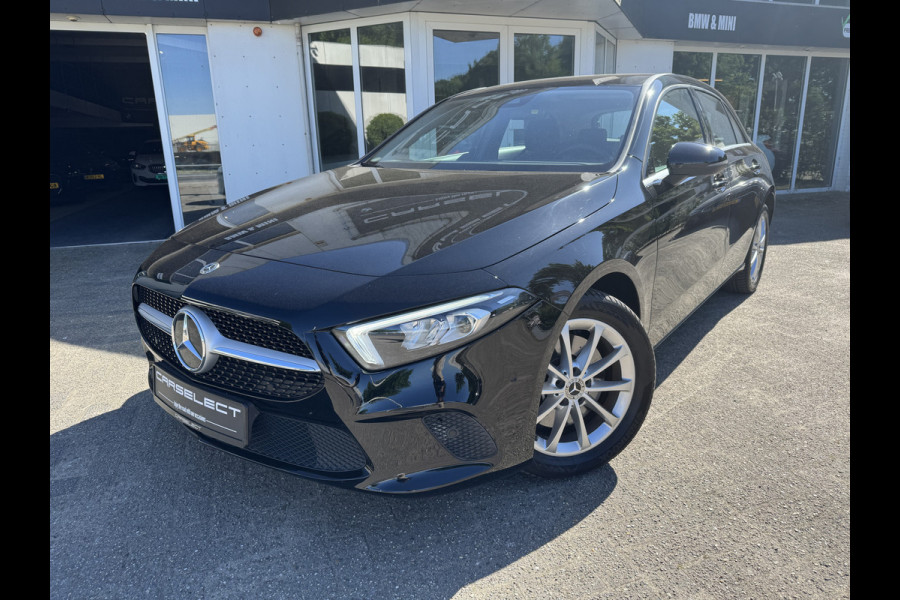 Mercedes-Benz A-Klasse 250 e Camera, trekhaak, Climaat Control,DAB-tuner, Navigatie .Neem contact op en we maken een afspraak!