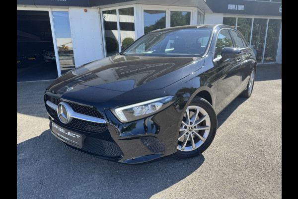 Mercedes-Benz A-Klasse 250 e Camera, trekhaak, Climaat Control,DAB-tuner, Navigatie .Neem contact op en we maken een afspraak!