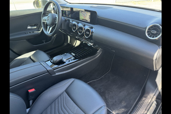 Mercedes-Benz A-Klasse 250 e Camera, trekhaak, Climaat Control,DAB-tuner, Navigatie .Neem contact op en we maken een afspraak!