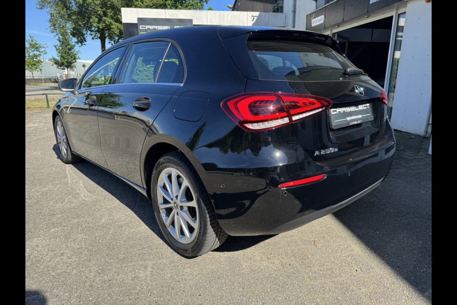Mercedes-Benz A-Klasse 250 e Camera, trekhaak, Climaat Control,DAB-tuner, Navigatie .Neem contact op en we maken een afspraak!