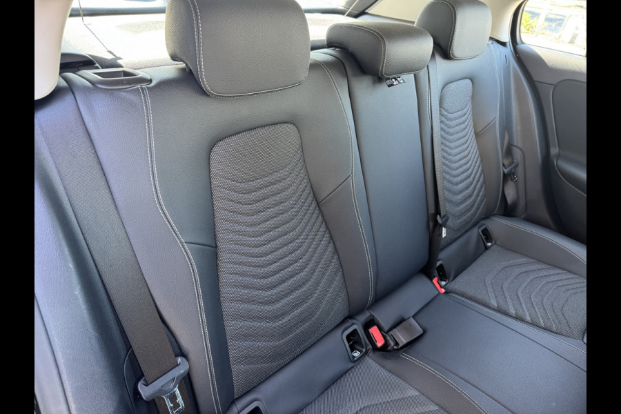 Mercedes-Benz A-Klasse 250 e Camera, trekhaak, Climaat Control,DAB-tuner, Navigatie .Neem contact op en we maken een afspraak!