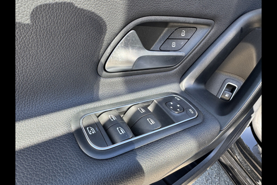 Mercedes-Benz A-Klasse 250 e Camera, trekhaak, Climaat Control,DAB-tuner, Navigatie .Neem contact op en we maken een afspraak!