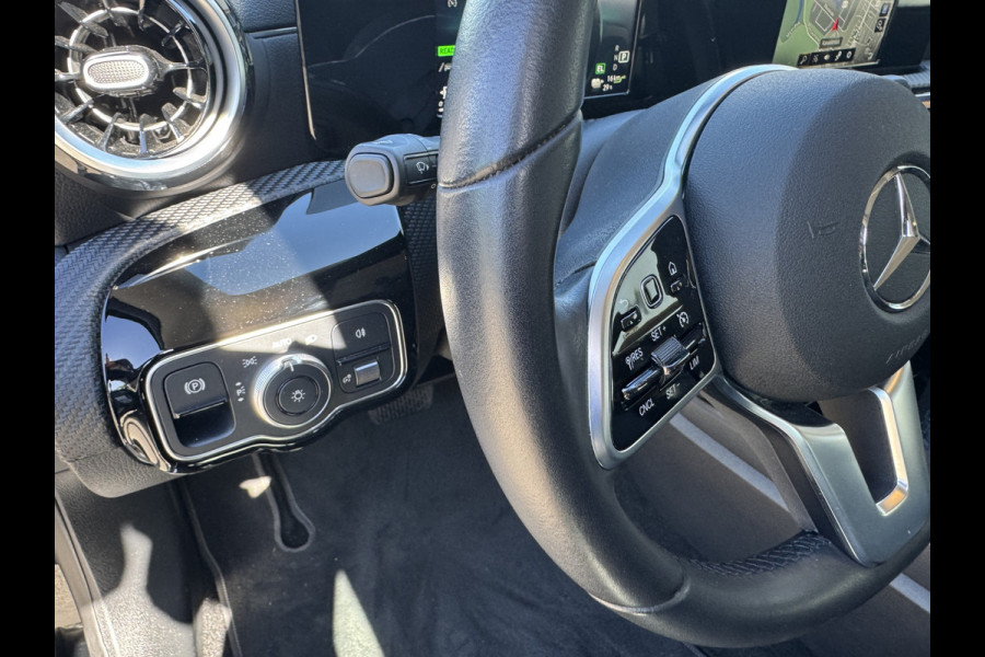 Mercedes-Benz A-Klasse 250 e Camera, trekhaak, Climaat Control,DAB-tuner, Navigatie .Neem contact op en we maken een afspraak!