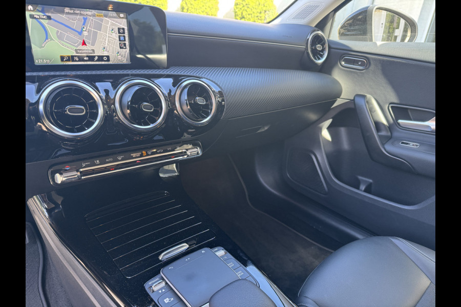 Mercedes-Benz A-Klasse 250 e Camera, trekhaak, Climaat Control,DAB-tuner, Navigatie .Neem contact op en we maken een afspraak!