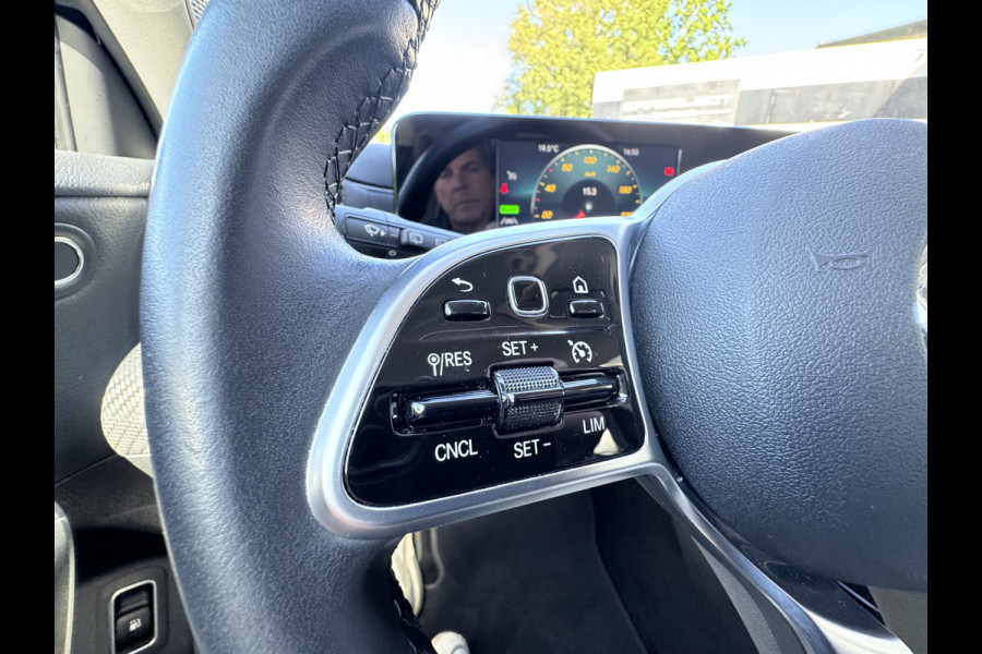 Mercedes-Benz A-Klasse 250 e Camera, trekhaak, Climaat Control,DAB-tuner, Navigatie .Neem contact op en we maken een afspraak!