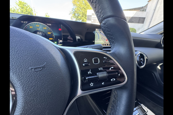 Mercedes-Benz A-Klasse 250 e Camera, trekhaak, Climaat Control,DAB-tuner, Navigatie .Neem contact op en we maken een afspraak!