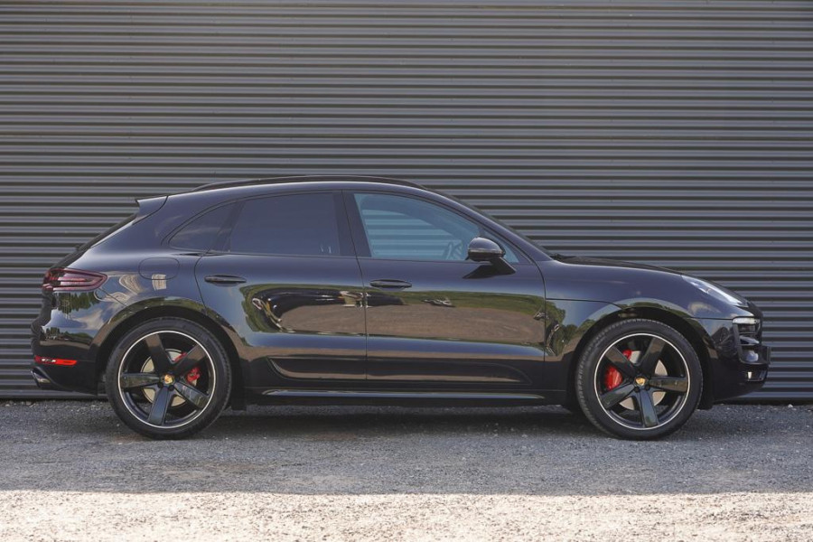 Porsche Macan 3.0 GTS / Pano / Leder / Luchtvering / NL Auto / 21''