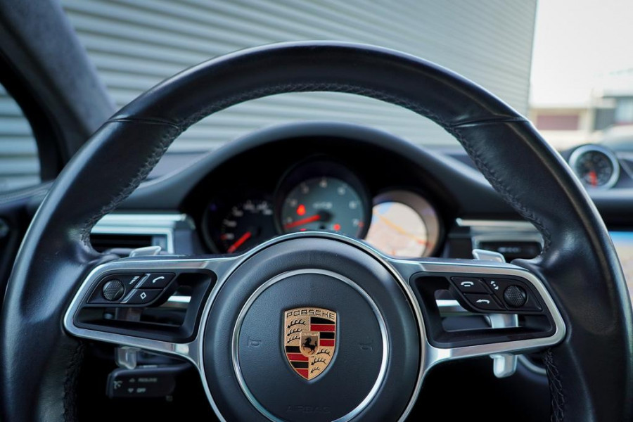 Porsche Macan 3.0 GTS / Pano / Leder / Luchtvering / NL Auto / 21''