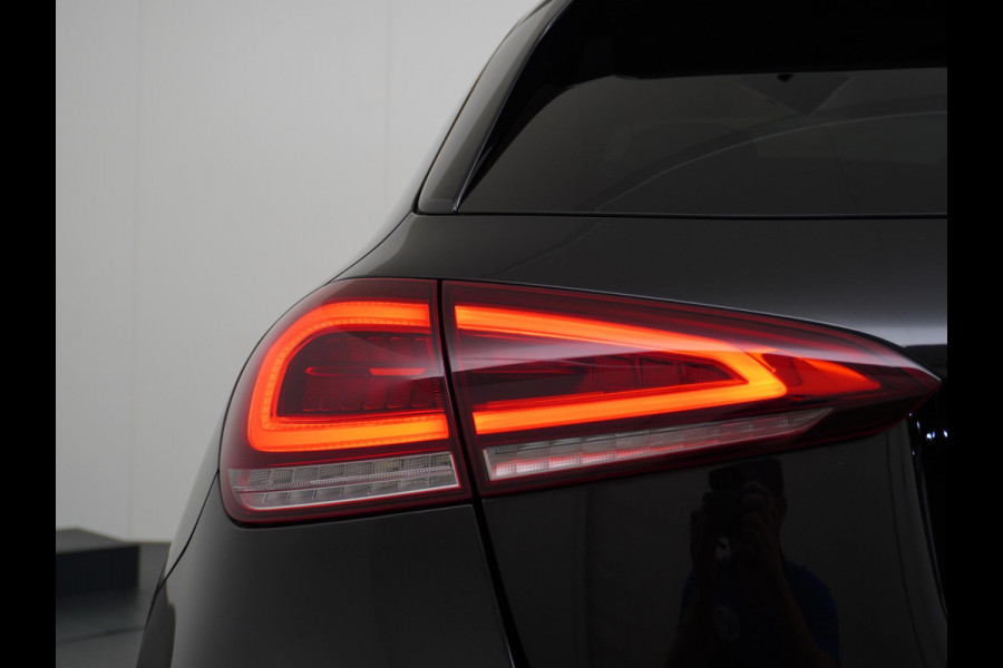 Mercedes-Benz A-Klasse 200 Business Solution AMG PANO | AMBILIGHT | CAMERA | RIJKLAAR INCL. 12 MND. BOVAGGARANTIE