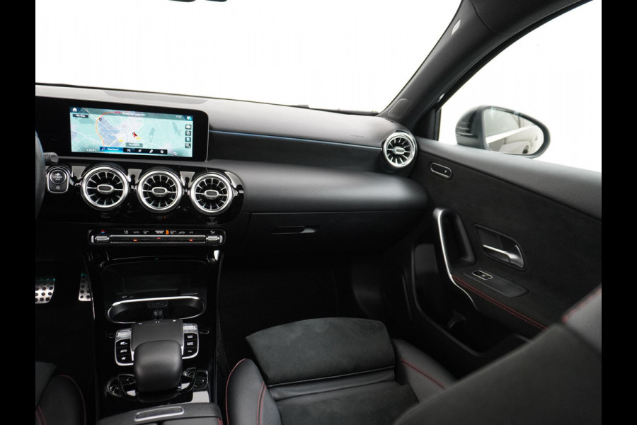 Mercedes-Benz A-Klasse 200 Business Solution AMG PANO | AMBILIGHT | CAMERA | RIJKLAAR INCL. 12 MND. BOVAGGARANTIE