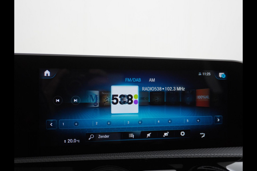 Mercedes-Benz A-Klasse 200 Business Solution AMG PANO | AMBILIGHT | CAMERA | RIJKLAAR INCL. 12 MND. BOVAGGARANTIE