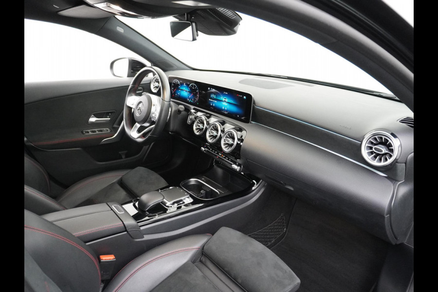 Mercedes-Benz A-Klasse 200 Business Solution AMG PANO | AMBILIGHT | CAMERA | RIJKLAAR INCL. 12 MND. BOVAGGARANTIE