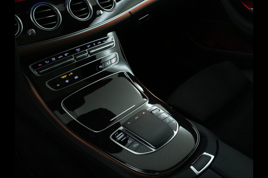 Mercedes-Benz E-Klasse Estate 300 e AMG Plug-In Hybride | AMG Line | Night Pakket | Schuif-Kanteldak | Rij-assistentiepakket Plus | Spiegel Pakket | Inclusief 24 maanden MB Certified garantie voor Europa.