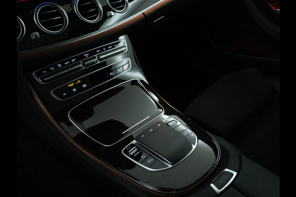 Mercedes-Benz E-Klasse Estate 300 e AMG Plug-In Hybride | AMG Line | Night Pakket | Schuif-Kanteldak | Rij-assistentiepakket Plus | Spiegel Pakket | Inclusief 24 maanden MB Certified garantie voor Europa.