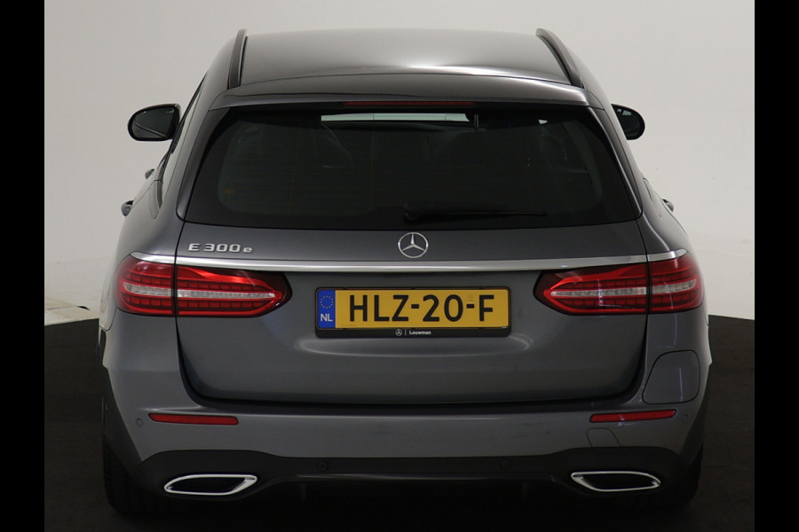 Mercedes-Benz E-Klasse Estate 300 e AMG Plug-In Hybride | AMG Line | Night Pakket | Schuif-Kanteldak | Rij-assistentiepakket Plus | Spiegel Pakket | Inclusief 24 maanden MB Certified garantie voor Europa.