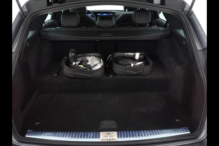Mercedes-Benz E-Klasse Estate 300 e AMG Plug-In Hybride | AMG Line | Night Pakket | Schuif-Kanteldak | Rij-assistentiepakket Plus | Spiegel Pakket | Inclusief 24 maanden MB Certified garantie voor Europa.