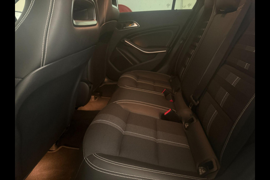 Mercedes-Benz A-Klasse 180 AMG Business Solution | Navi | Camera | PDC | Cruise Control | 17” Velgen