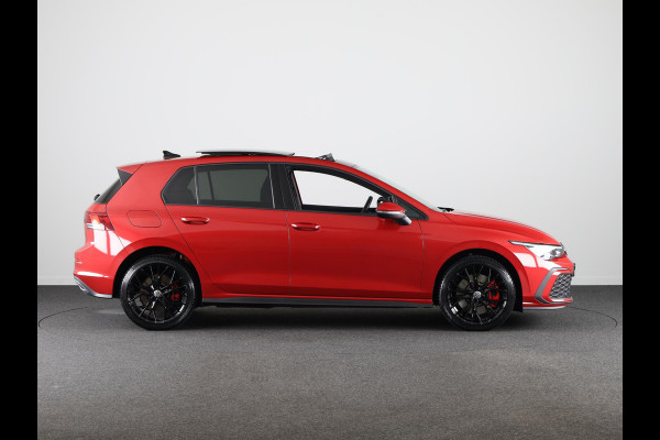 Volkswagen Golf 1.4 eHybrid GTE 245 pk Automaat (DSG) | Verlengde garantie | Navigatie | Panoramadak | Elektr. trekhaak | Parkeersensoren | Achteruitrijcamera | Stoelverwarming |
