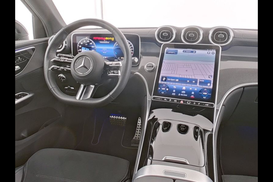 Mercedes-Benz GLC Coupé 300 e 4MATIC AMG Plug-In Hybride AMG line | Night Pakket | Trekhaak | Memory Voorstoelen | Stuur en Stoelverwarming. Inclusief 24 maanden MB Certified garantie voor Europa.