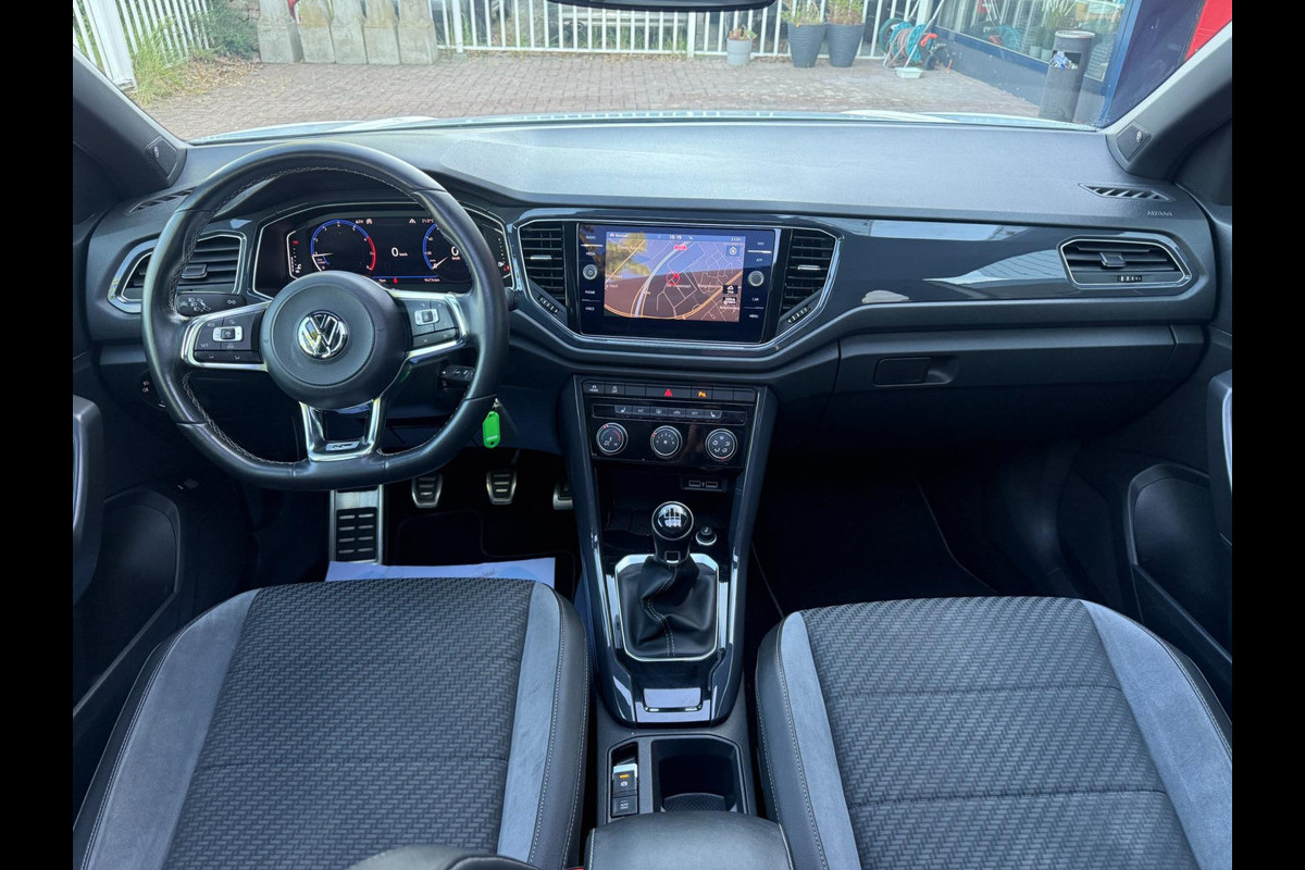 Volkswagen T-Roc 1.5 TSI R-Line | Pano | LED | ACC | Virtual Volkswagen T-Roc 1.5 TSI R-Line | Pano | LED | ACC | Virtual