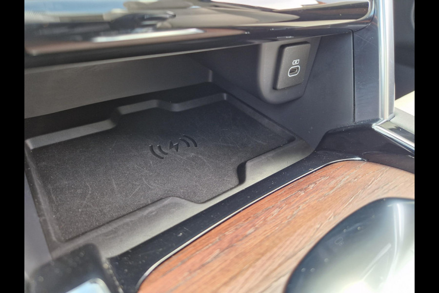 Land Rover Discovery Sport P300e 1.5 HSE | Meridian | Dodehoek | Stoelverwarming | Electrische stoelen | Memory | 360 Camera |