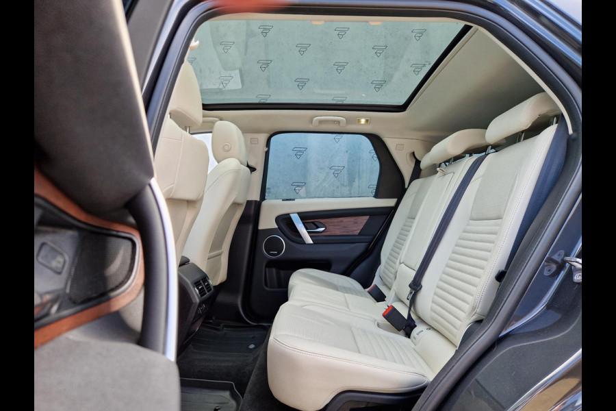 Land Rover Discovery Sport P300e 1.5 HSE | Meridian | Dodehoek | Stoelverwarming | Electrische stoelen | Memory | 360 Camera |