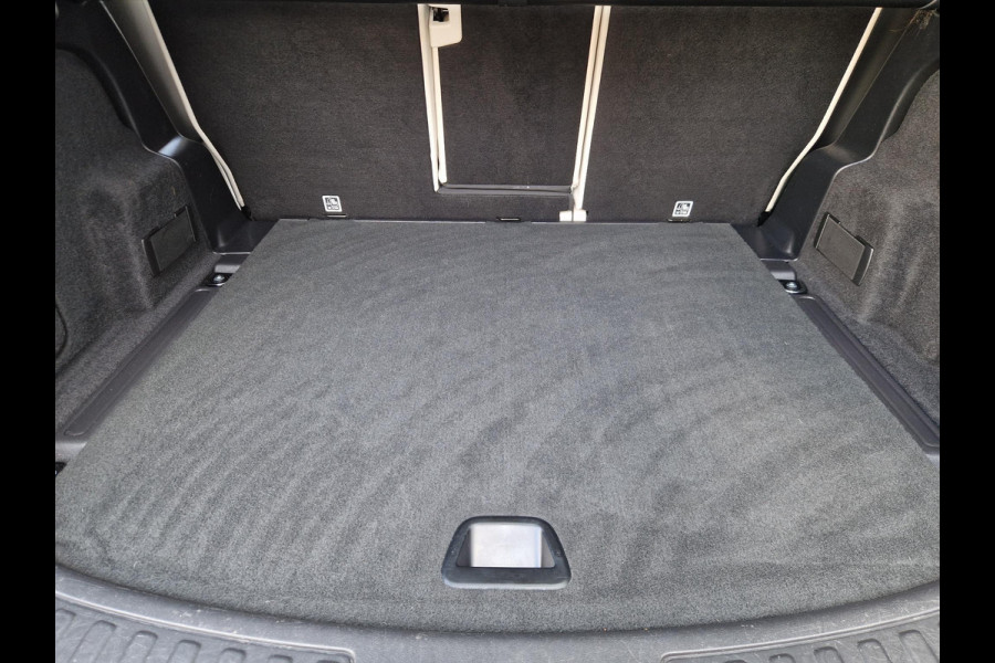 Land Rover Discovery Sport P300e 1.5 HSE | Meridian | Dodehoek | Stoelverwarming | Electrische stoelen | Memory | 360 Camera |