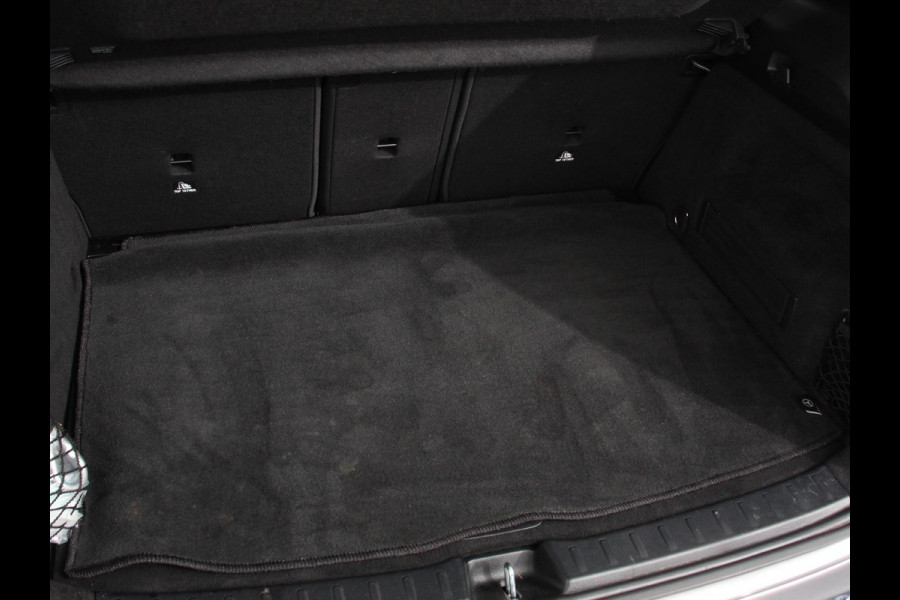 Mercedes-Benz GLA 200 AMG Line | Navigatie | Climate Control | Dab | Stoelverwarming | Led | Parkeer sensoren | Extra Getint Glas