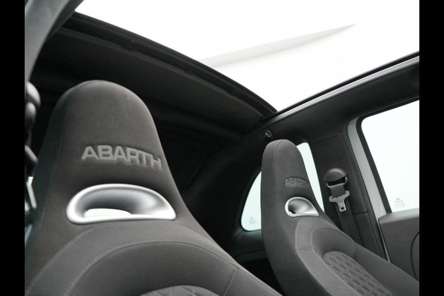 Abarth 595 Pista 165 pk Automaat Campovolo Grau | bi Xenon  | Monza Sportuitlaat |  Apple Carplay | Sportstoelen | G Force Indicator | 17"L.M | DAB | Parkpilot |