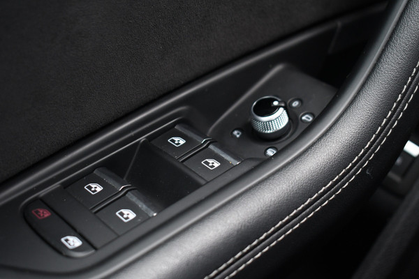 Audi RS4 Avant 2.9 TFSI quattro Pano Optic-black Massage Sfeer Camera
