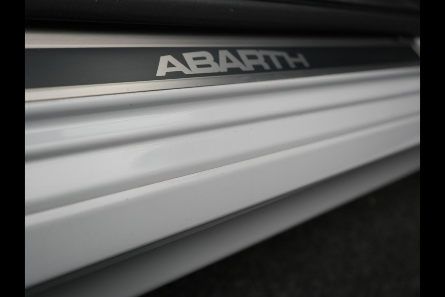 Abarth 595 Pista 165 pk Automaat Campovolo Grau | bi Xenon  | Monza Sportuitlaat |  Apple Carplay | Sportstoelen | G Force Indicator | 17"L.M | DAB | Parkpilot |