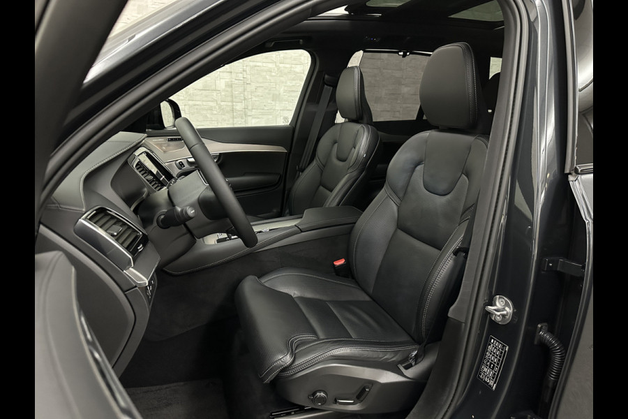 Volvo XC90 455pk T8 AWD R-Design Long Range | Ultimate Dark | Luchtvering | 360 Camera | Bowers & Wilkins | Panorama | Pilot-Assist | ACC | Stoel Massage & Ventilatie | Dubbel glas | Head-Up | Memory | Trekhaak | Sportstoelen | Keyless-Entry | Stuurwiel Verwarmd |