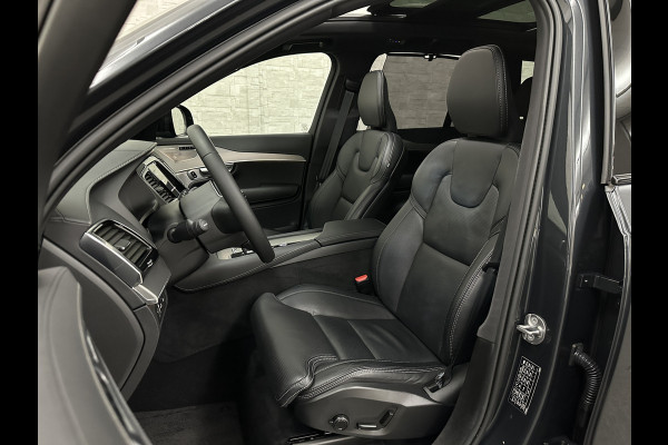 Volvo XC90 455pk T8 AWD R-Design Long Range | Ultimate Dark | Luchtvering | 360 Camera | Bowers & Wilkins | Panorama | Pilot-Assist | ACC | Stoel Massage & Ventilatie | Dubbel glas | Head-Up | Memory | Trekhaak | Sportstoelen | Keyless-Entry | Stuurwiel Verwarmd |