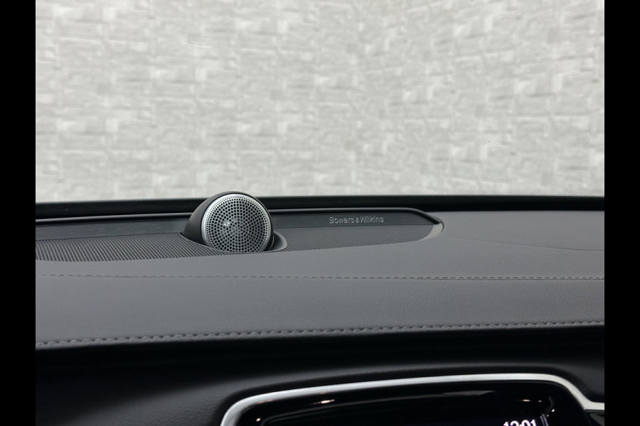 Volvo XC90 455pk T8 AWD R-Design Long Range | Ultimate Dark | Luchtvering | 360 Camera | Bowers & Wilkins | Panorama | Pilot-Assist | ACC | Stoel Massage & Ventilatie | Dubbel glas | Head-Up | Memory | Trekhaak | Sportstoelen | Keyless-Entry | Stuurwiel Verwarmd |
