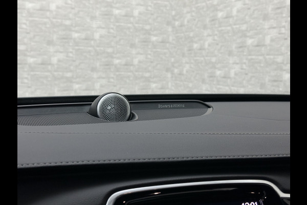 Volvo XC90 455pk T8 AWD R-Design Long Range | Ultimate Dark | Luchtvering | 360 Camera | Bowers & Wilkins | Panorama | Pilot-Assist | ACC | Stoel Massage & Ventilatie | Dubbel glas | Head-Up | Memory | Trekhaak | Sportstoelen | Keyless-Entry | Stuurwiel Verwarmd |