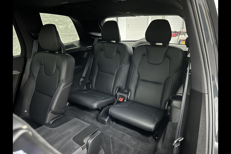Volvo XC90 455pk T8 AWD R-Design Long Range | Ultimate Dark | Luchtvering | 360 Camera | Bowers & Wilkins | Panorama | Pilot-Assist | ACC | Stoel Massage & Ventilatie | Dubbel glas | Head-Up | Memory | Trekhaak | Sportstoelen | Keyless-Entry | Stuurwiel Verwarmd |