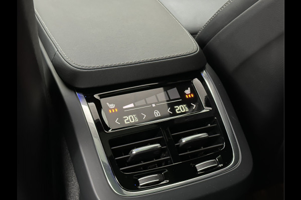 Volvo XC90 455pk T8 AWD R-Design Long Range | Ultimate Dark | Luchtvering | 360 Camera | Bowers & Wilkins | Panorama | Pilot-Assist | ACC | Stoel Massage & Ventilatie | Dubbel glas | Head-Up | Memory | Trekhaak | Sportstoelen | Keyless-Entry | Stuurwiel Verwarmd |