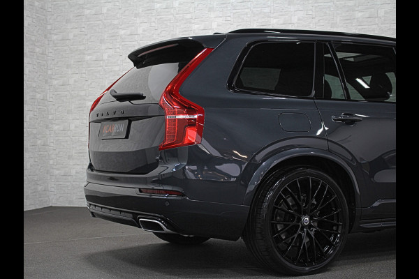 Volvo XC90 455pk T8 AWD R-Design Long Range | Ultimate Dark | Luchtvering | 360 Camera | Bowers & Wilkins | Panorama | Pilot-Assist | ACC | Stoel Massage & Ventilatie | Dubbel glas | Head-Up | Memory | Trekhaak | Sportstoelen | Keyless-Entry | Stuurwiel Verwarmd |